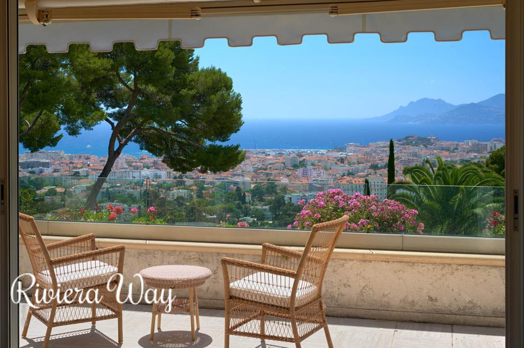 Villa in Cannes, photo #4, listing #83487978