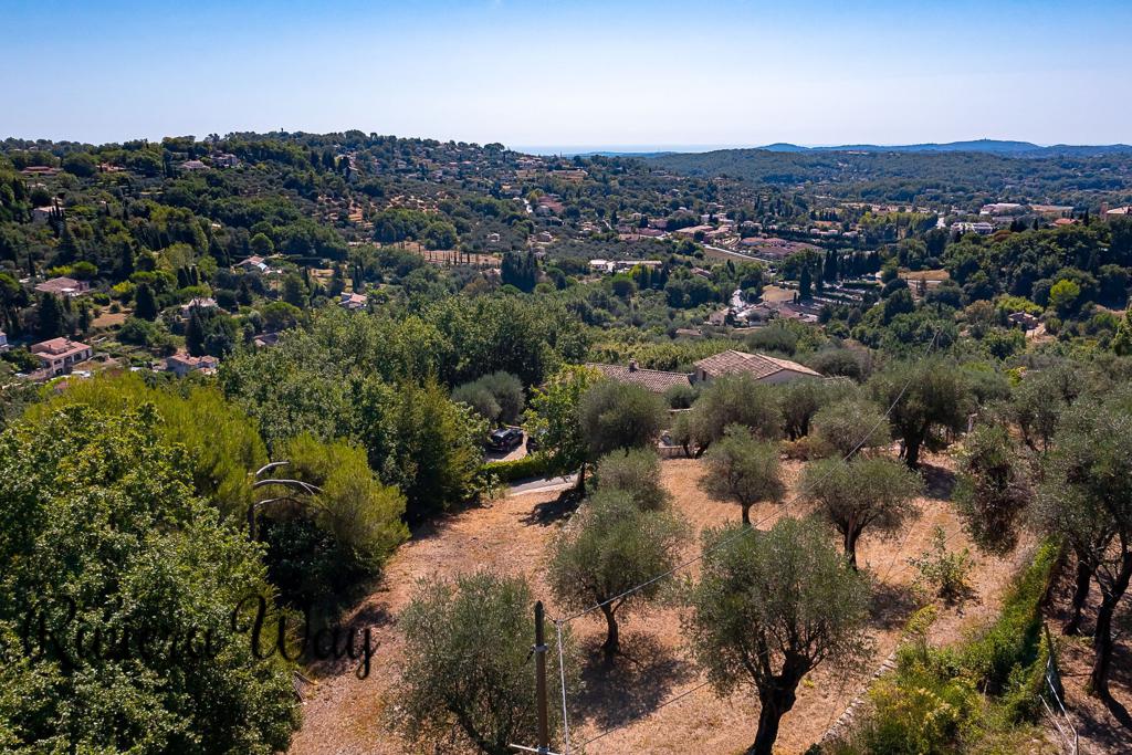 Development land in Chateauneuf-Grasse, photo #1, listing #84230496