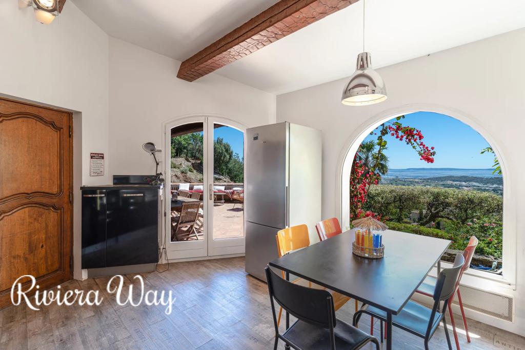 5 room villa in Bormes-les-Mimosas, photo #8, listing #106444044