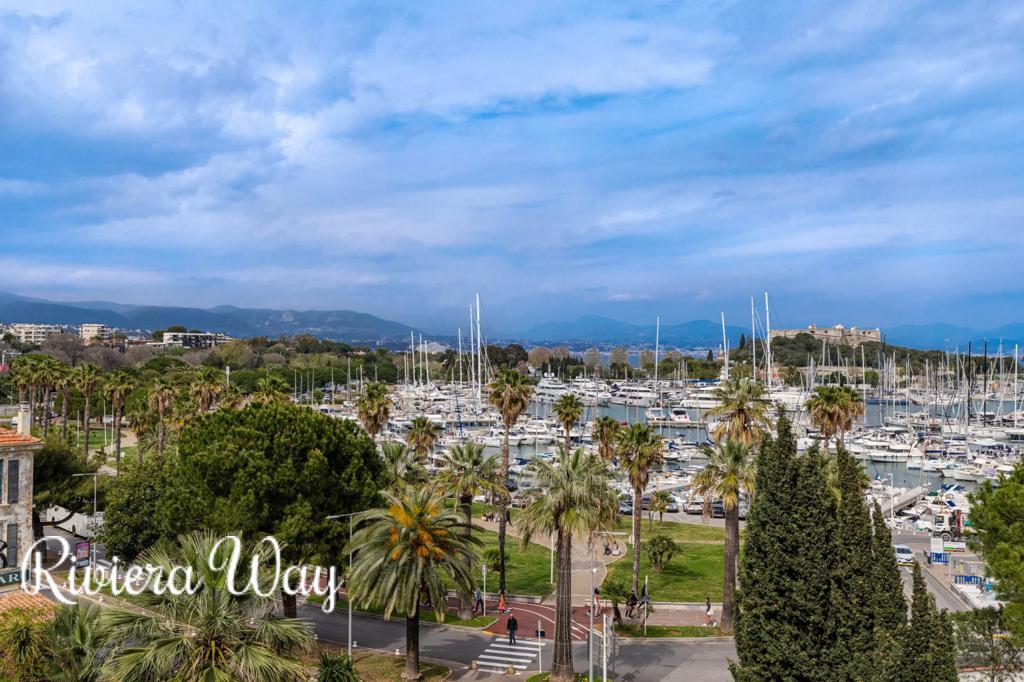 4 room apartment in Antibes, photo #1, listing #105001764