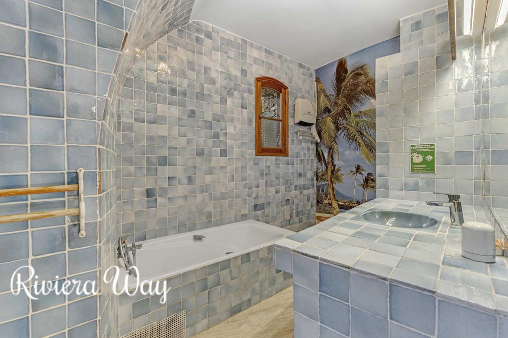 11 room villa in Hyères, photo #2, listing #104190450
