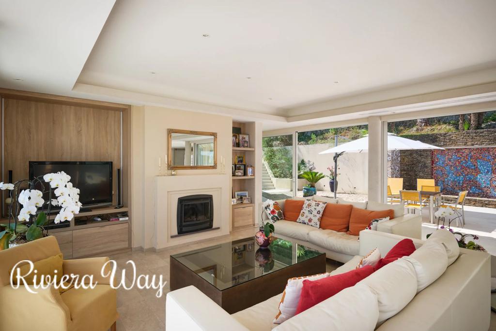 14 room villa in Gassin, photo #7, listing #106663452