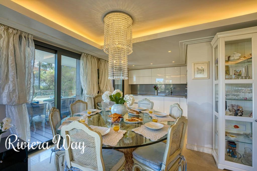 4 room apartment in Antibes, photo #4, listing #103228944