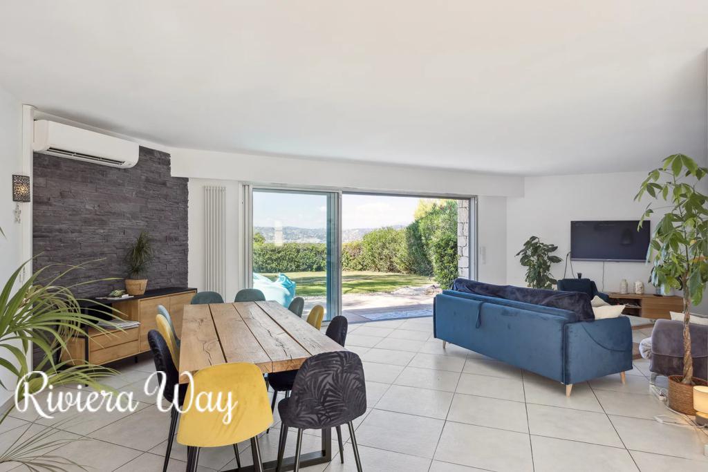 6 room villa in Cap d'Antibes, photo #8, listing #104008044