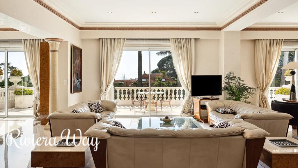 6 room villa in Cap d'Antibes, photo #8, listing #99396444
