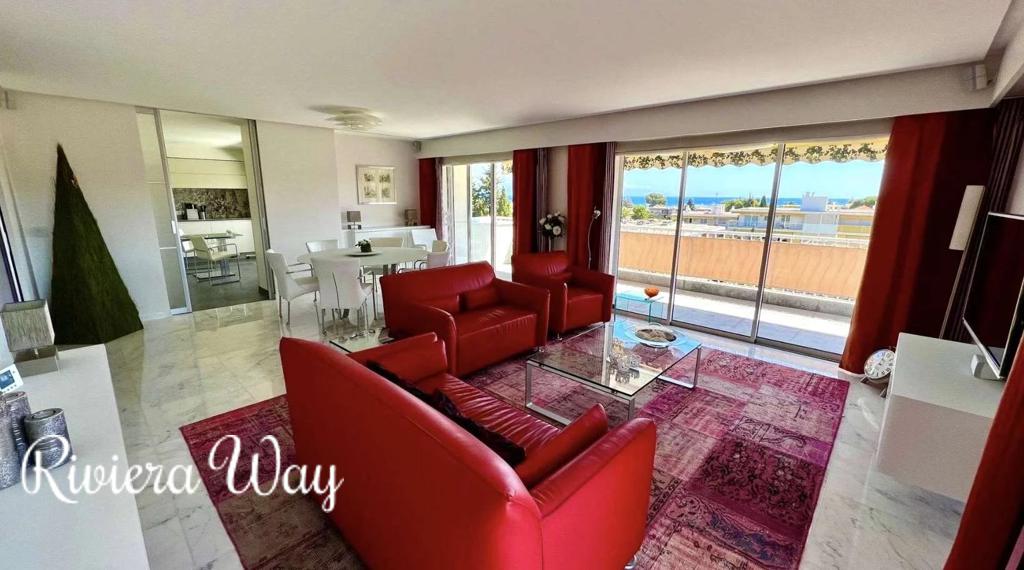 4 room apartment in Juan-les-Pins, photo #7, listing #103435374