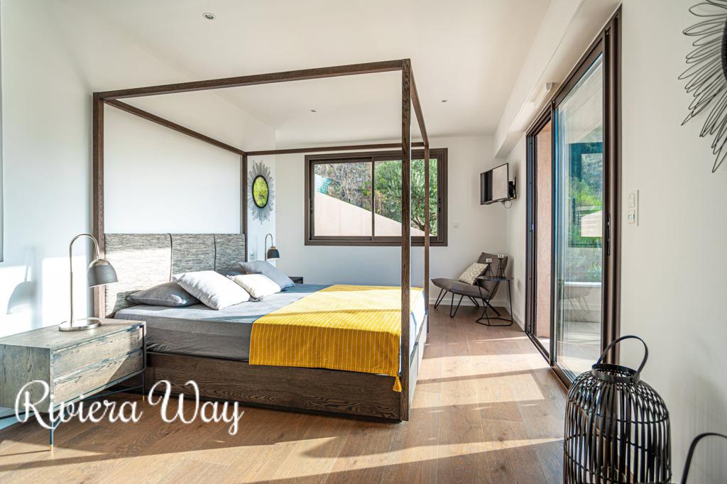 5 room villa in Grimaud, photo #2, listing #88741002