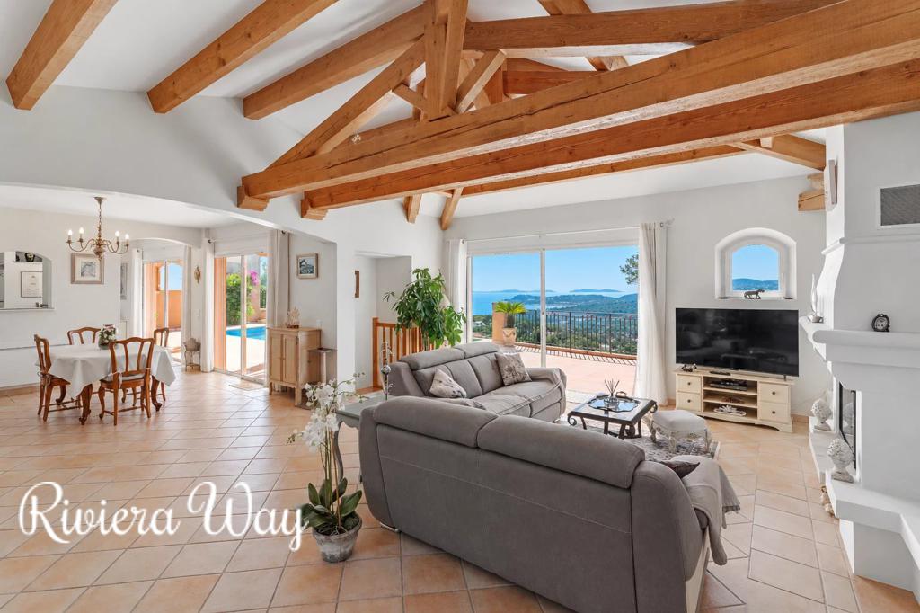 Villa in La Croix-Valmer, photo #5, listing #106343118