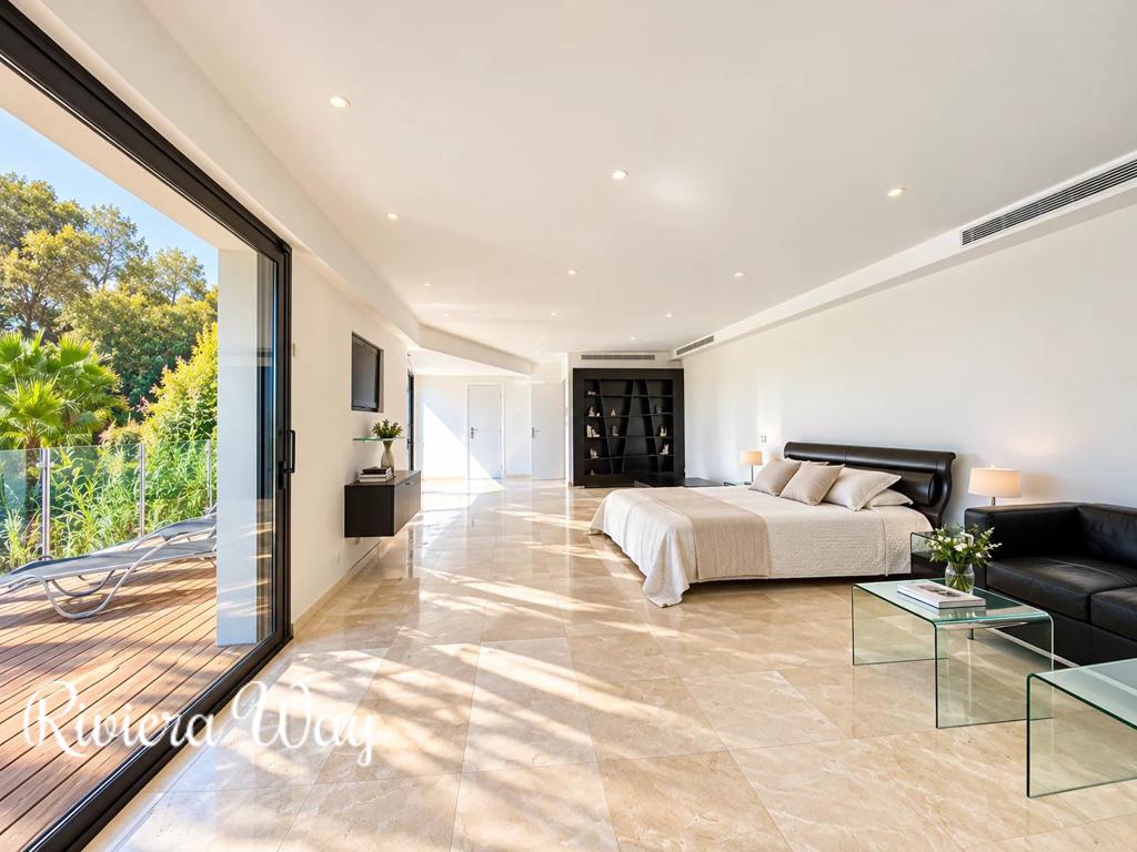 11 room villa in Cannes, photo #8, listing #102099228
