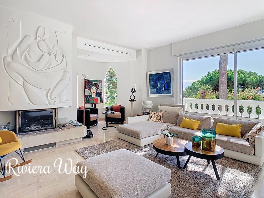 5 room villa in Le Cannet, photo #5, listing #104440098