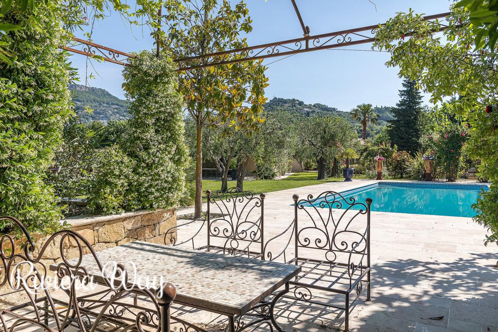 10 room villa in Grasse, photo #3, listing #84977802
