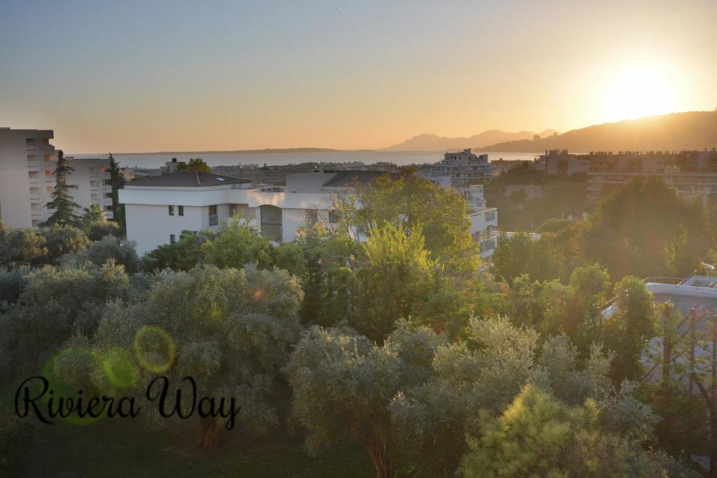 3 room apartment in Juan-les-Pins, photo #3, listing #101189550