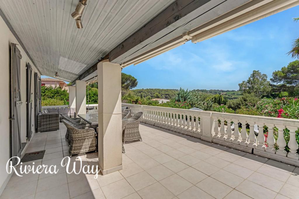7 room villa in La Croix-Valmer, photo #7, listing #106371258