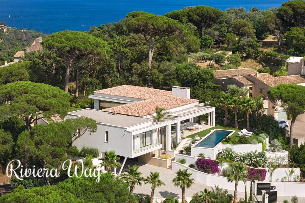 8 room villa in Sainte-Maxime, photo #1, listing #106456308