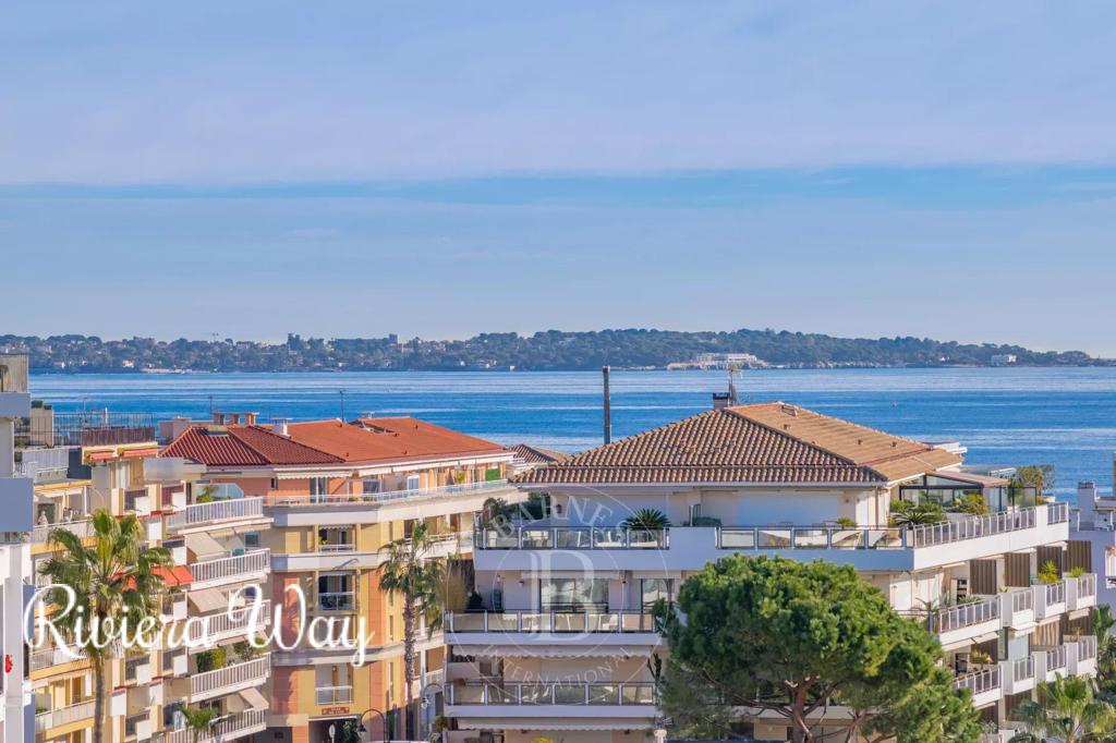 2 room apartment in Cannes, photo #4, listing #101671542