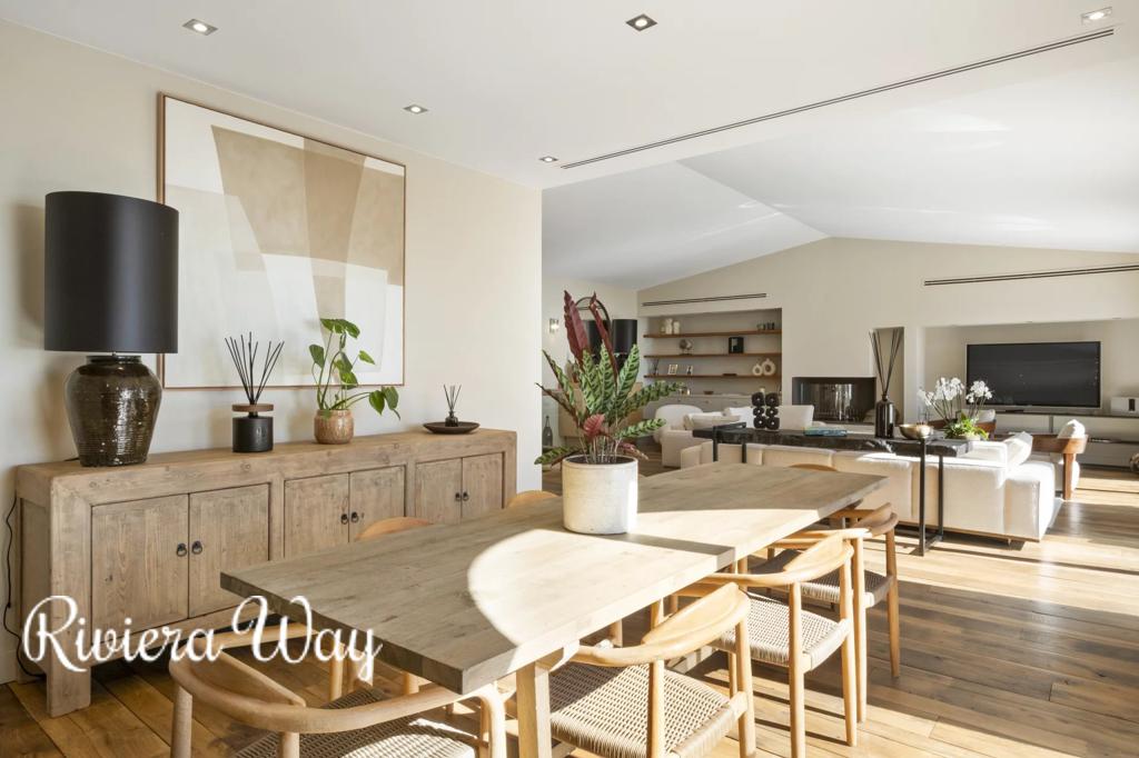 7 room villa in Cannes, photo #8, listing #107261742
