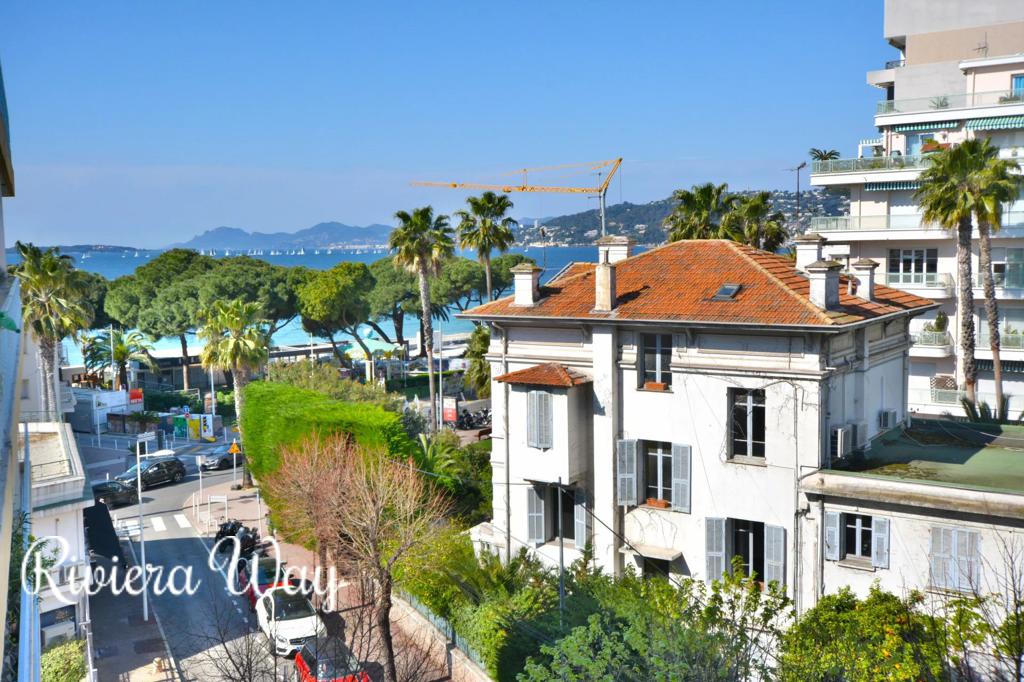 4 room apartment in Juan-les-Pins, photo #3, listing #102778284