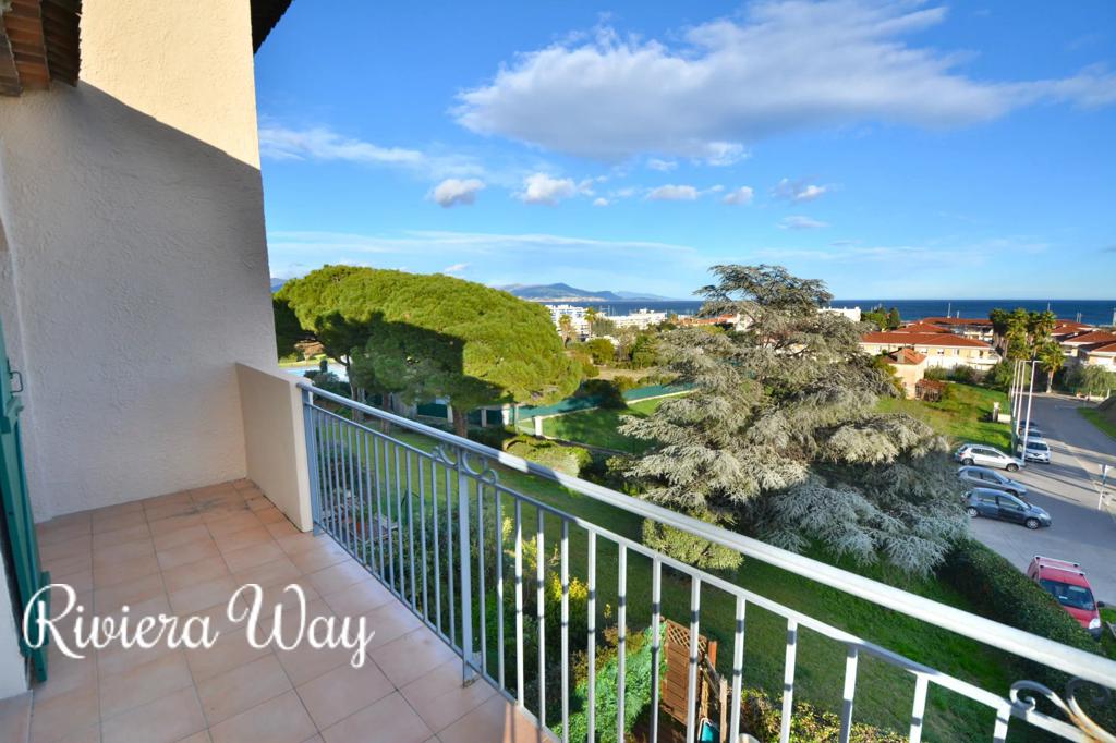 2 room apartment in Antibes, photo #3, listing #98514612