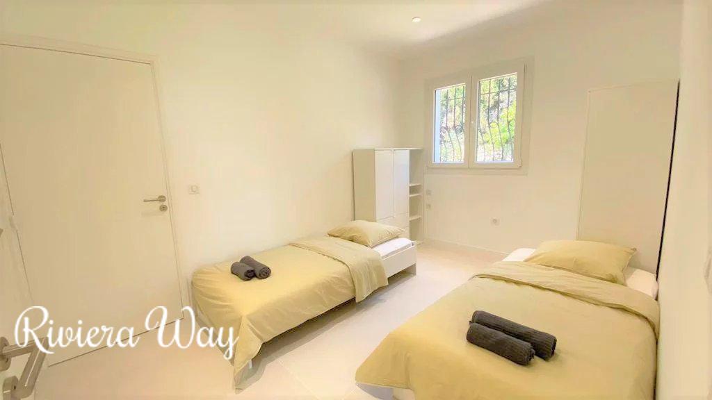 8 room villa in Mougins, photo #10, listing #106864044