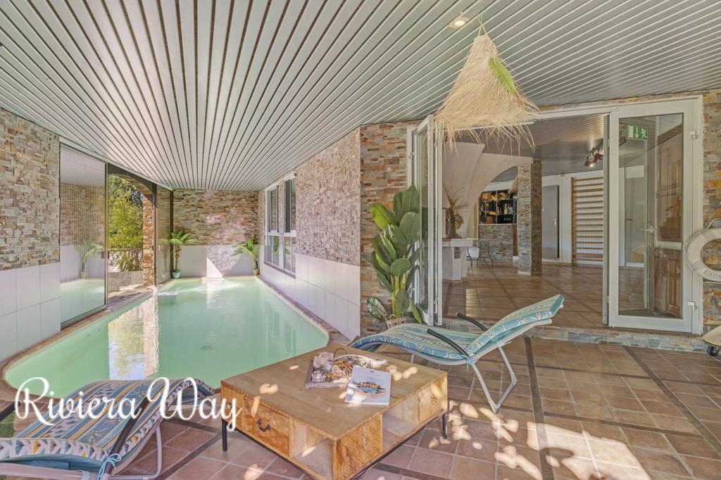 11 room villa in Hyères, photo #4, listing #104190450