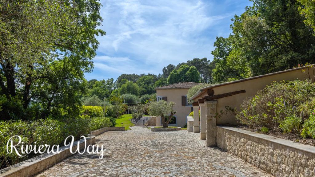 8 room villa in Le Rouret, photo #2, listing #106276296
