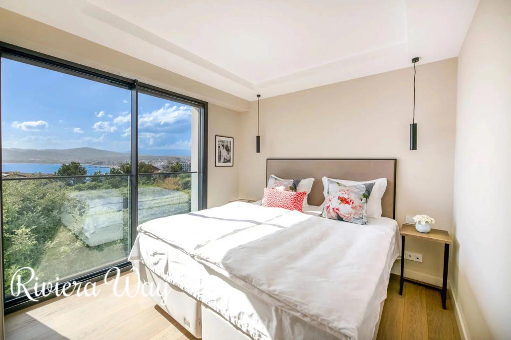 4 room apartment in Antibes, photo #8, listing #105511182