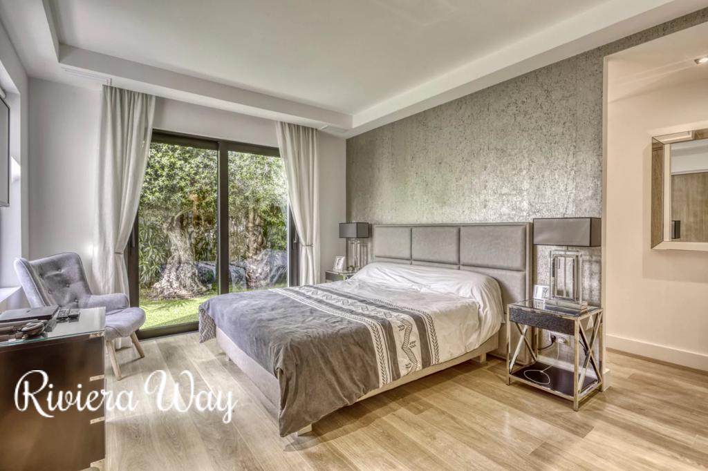 6 room villa in Sainte-Maxime, photo #1, listing #95760504
