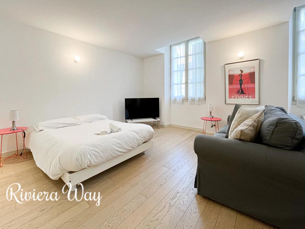 1 room apartment in Cannes, photo #3, listing #106248072