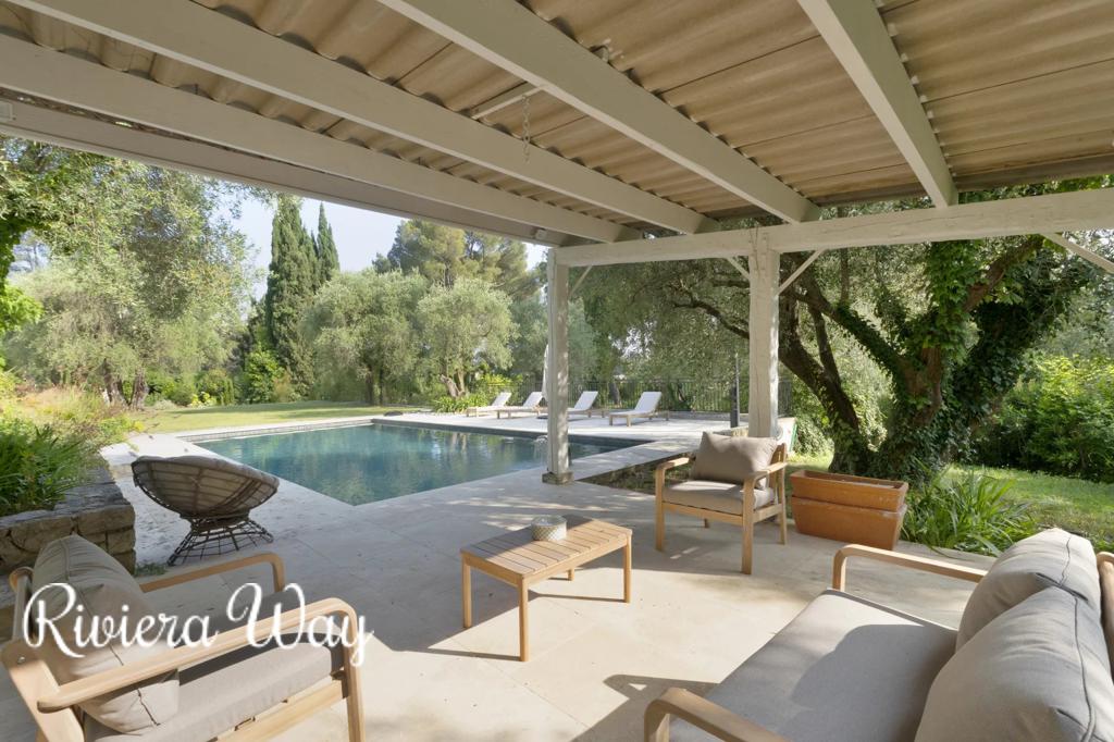 8 room villa in Mougins, photo #1, listing #102676350