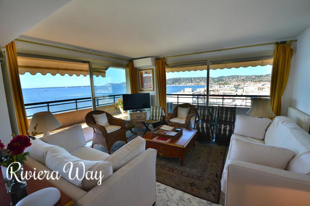 3 room apartment in Juan-les-Pins, photo #1, listing #104021106