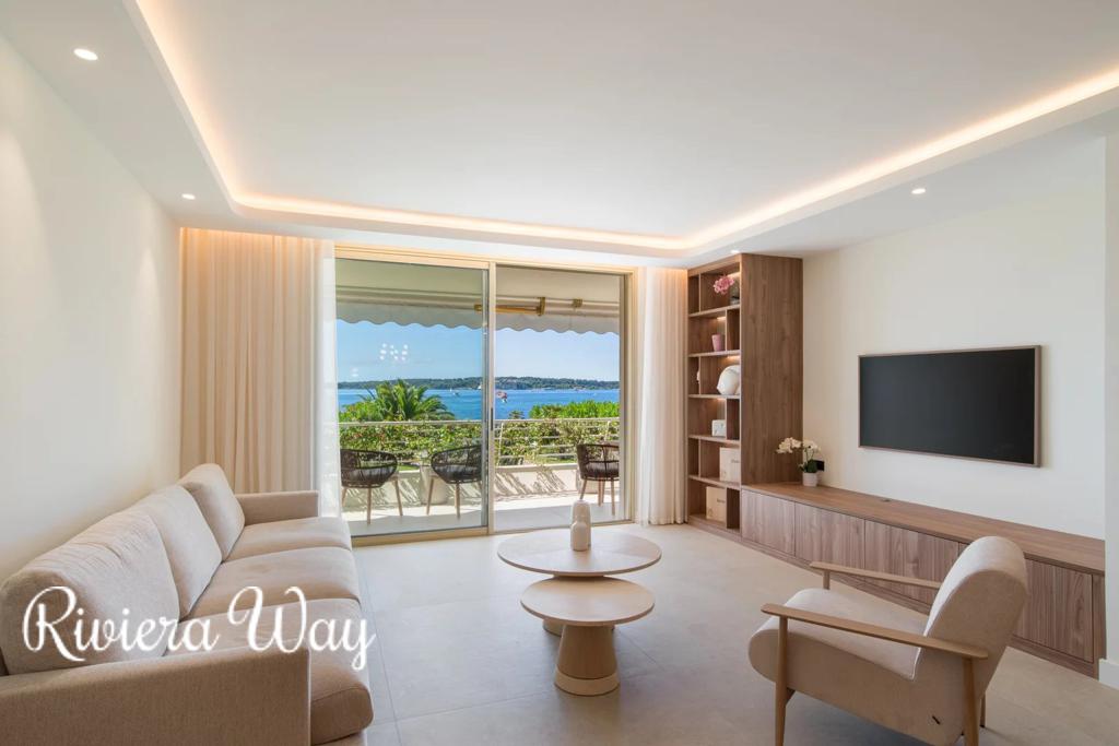 4 room apartment in Cannes, photo #4, listing #105630378