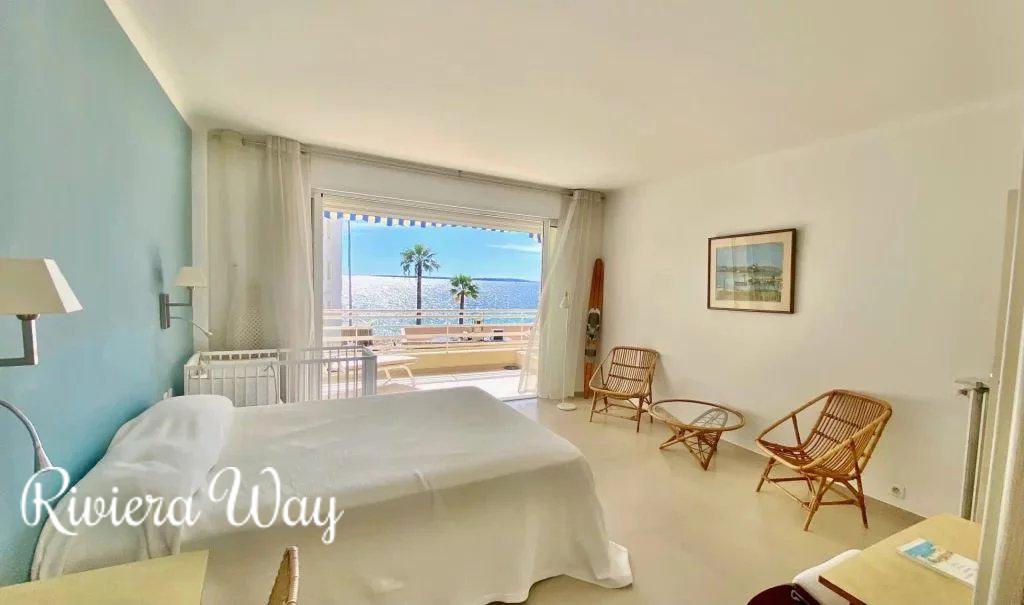 5 room apartment in Juan-les-Pins, photo #9, listing #104029716