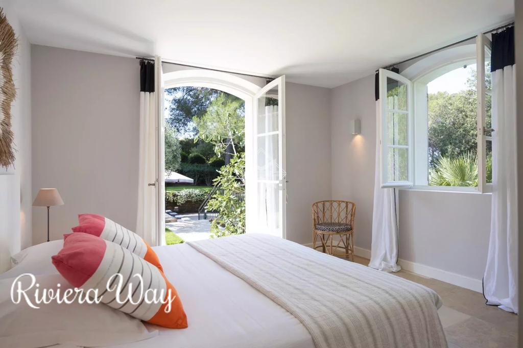 7 room villa in La Croix-Valmer, photo #8, listing #105676200