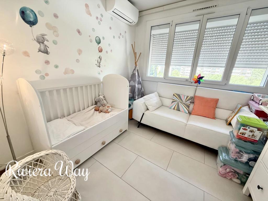4 room apartment in Antibes, photo #5, listing #103061112