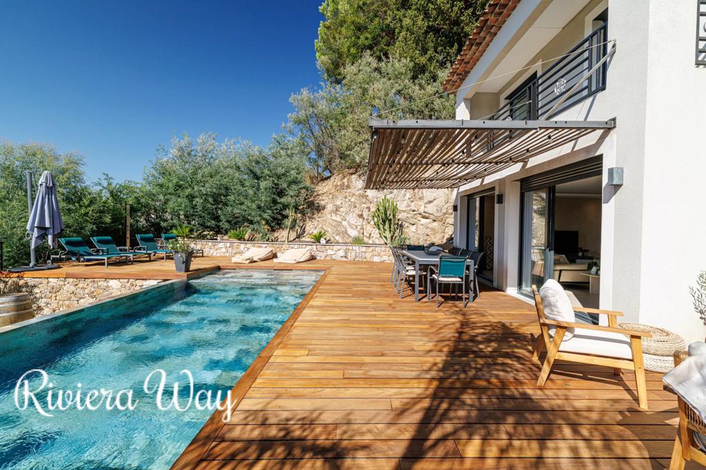 8 room villa in Vallauris, photo #5, listing #107055396