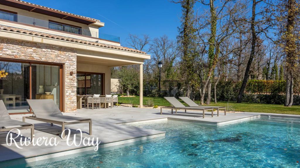 6 room villa in Fayence, photo #2, listing #105916818