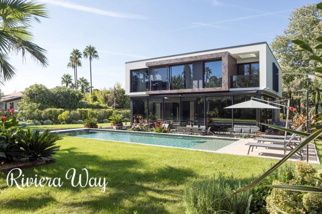 10 room villa in Antibes, photo #1, listing #107040066