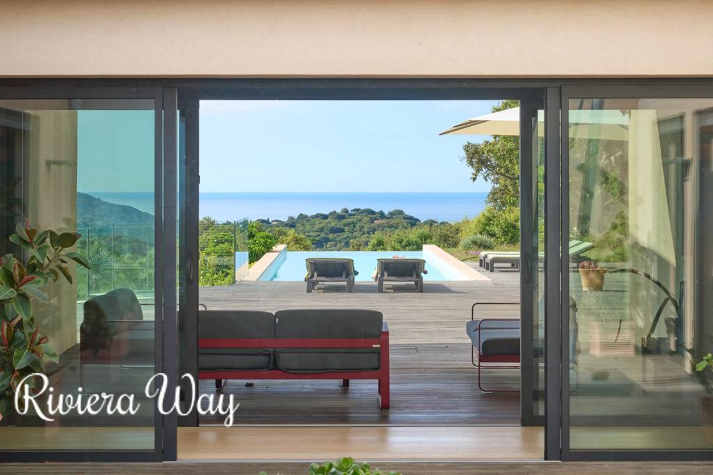 10 room villa in La Croix-Valmer, photo #3, listing #102842418