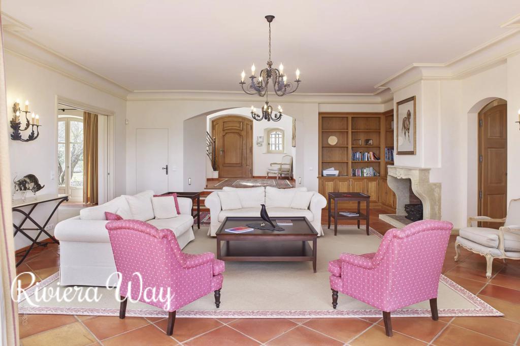 8 room villa in Fayence, photo #2, listing #93933336