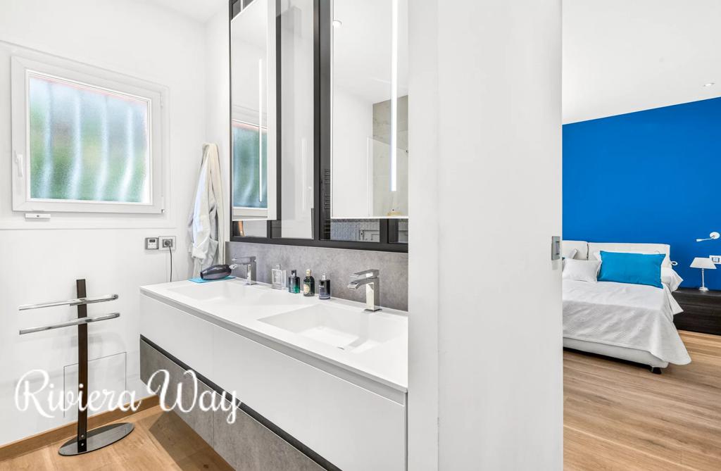 5 room villa in Mougins, photo #9, listing #107100168