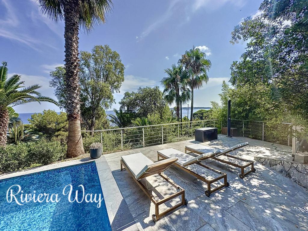 7 room villa in Cannes, photo #2, listing #104282556