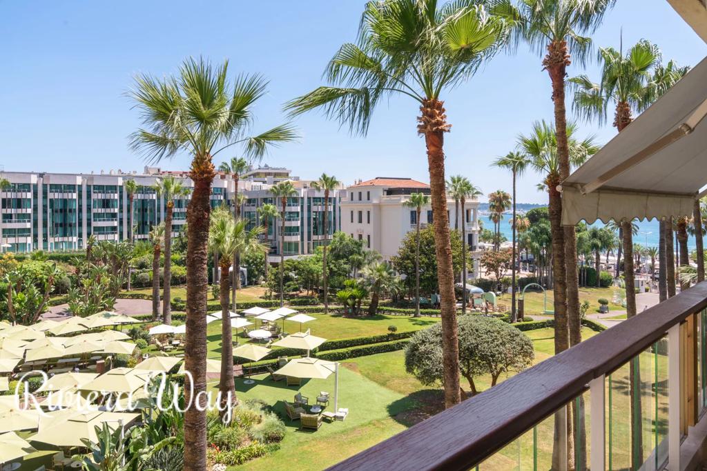 4 room apartment in Cannes, photo #3, listing #106609020