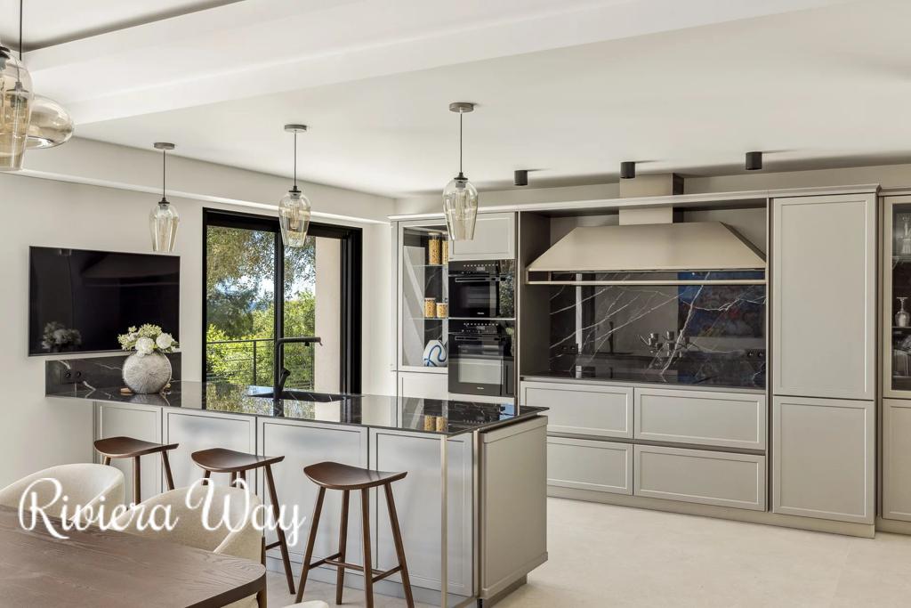 9 room villa in Saint-Paul-de-Vence, photo #4, listing #103085514