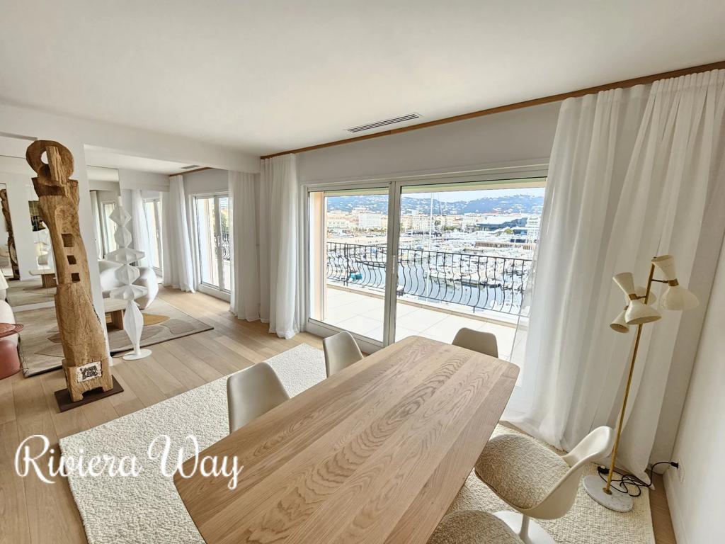 4 room apartment in Cannes, photo #1, listing #100429182