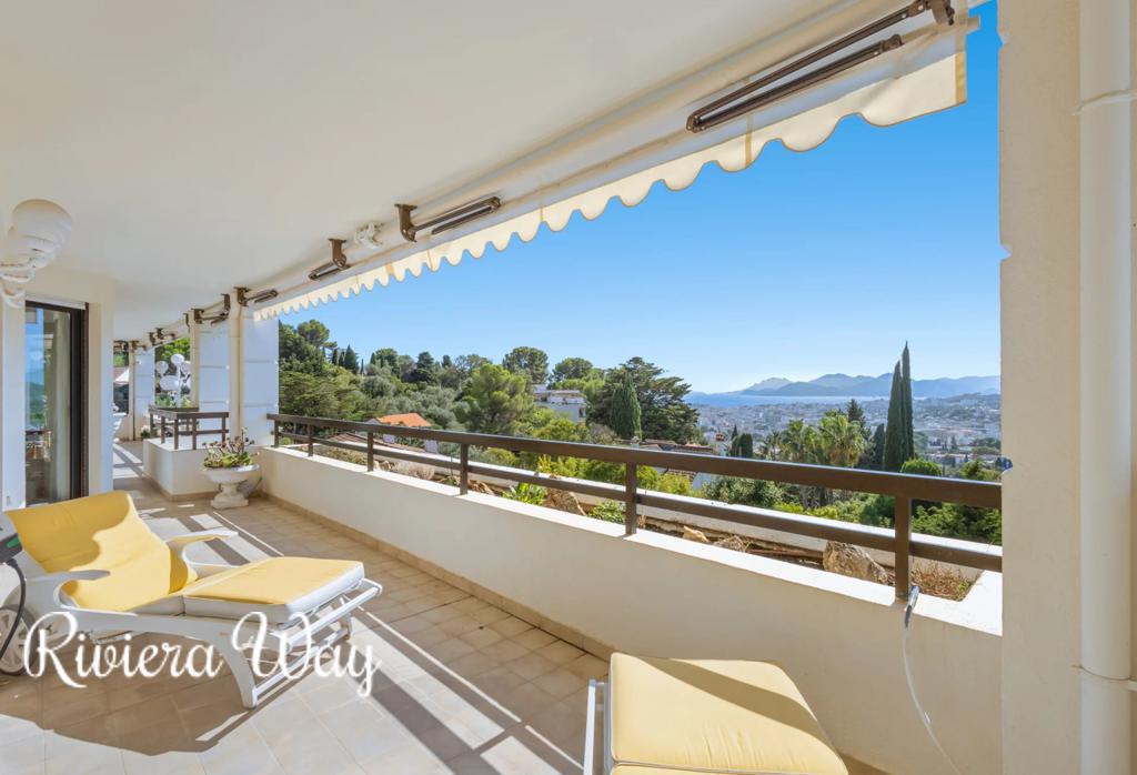 5 room apartment in Le Cannet, photo #2, listing #101476830