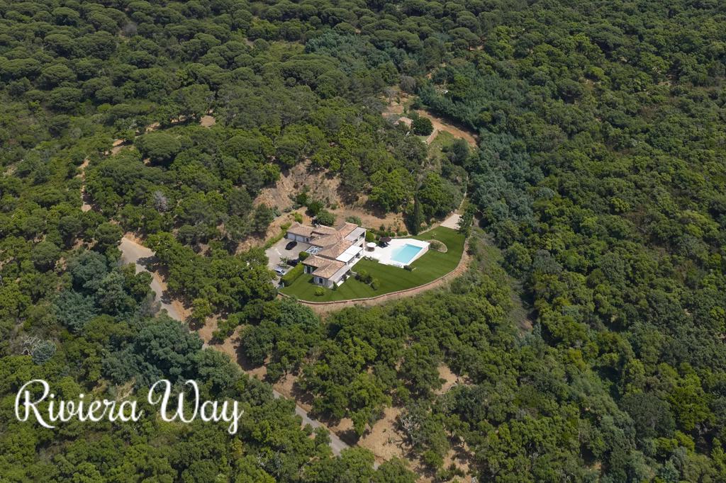 9 room villa in La Croix-Valmer, photo #2, listing #103323528