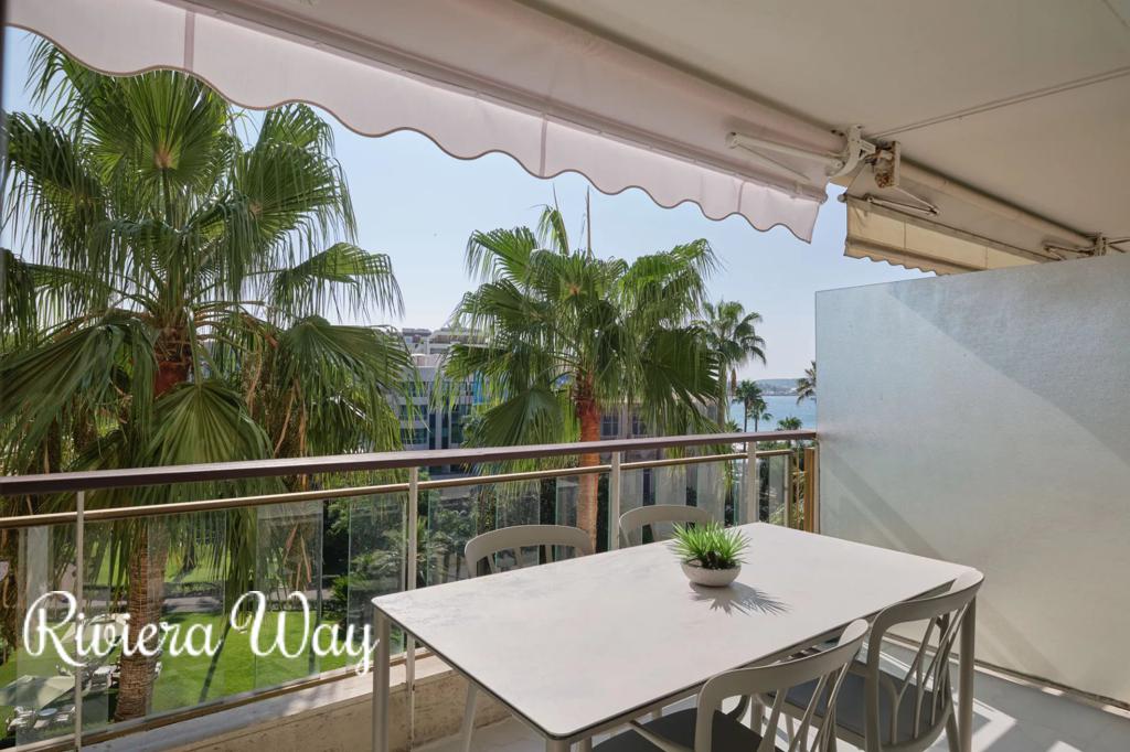 3 room apartment in Cannes, photo #1, listing #103867890