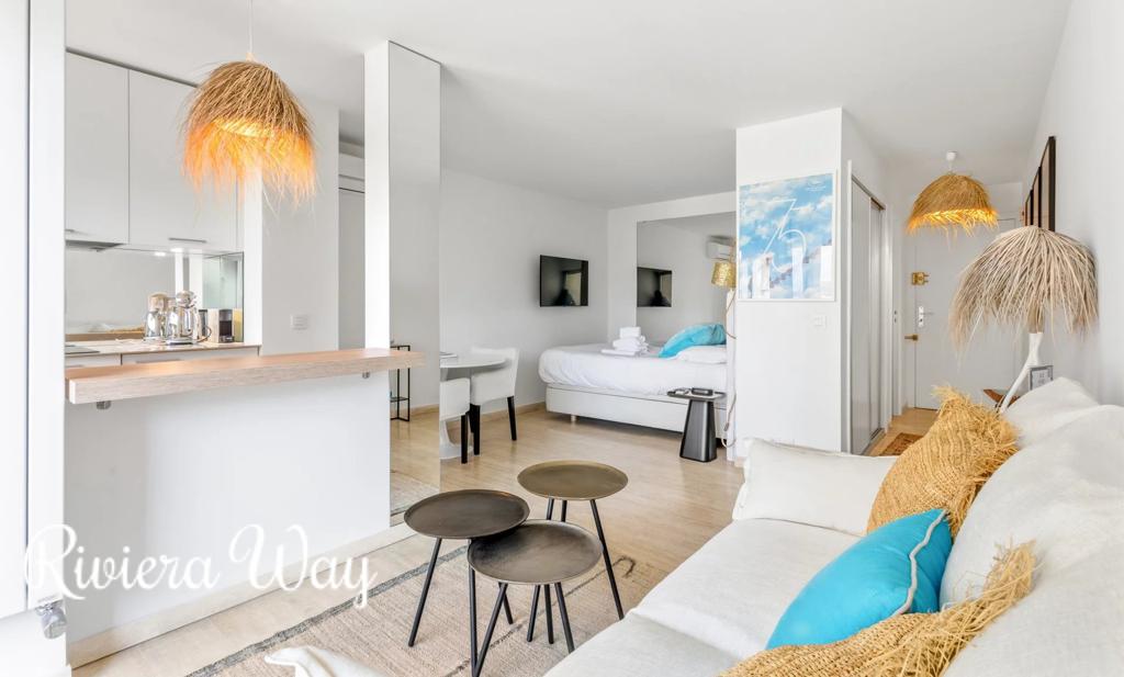 Apartment in Cannes, photo #7, listing #106524306