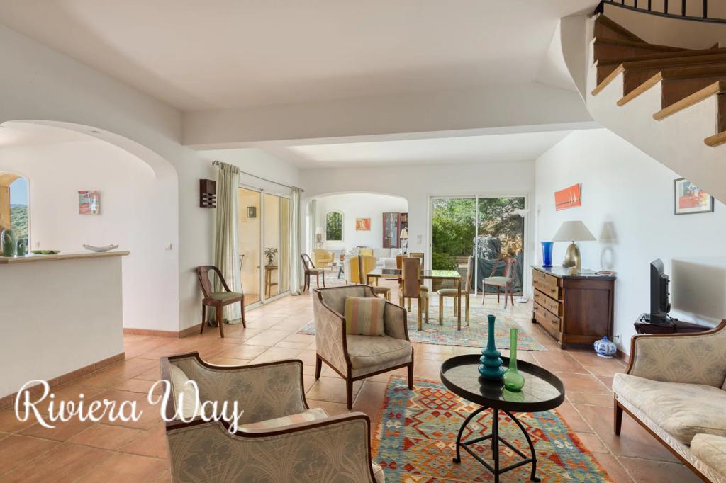 6 room villa in La Croix-Valmer, photo #3, listing #100683870