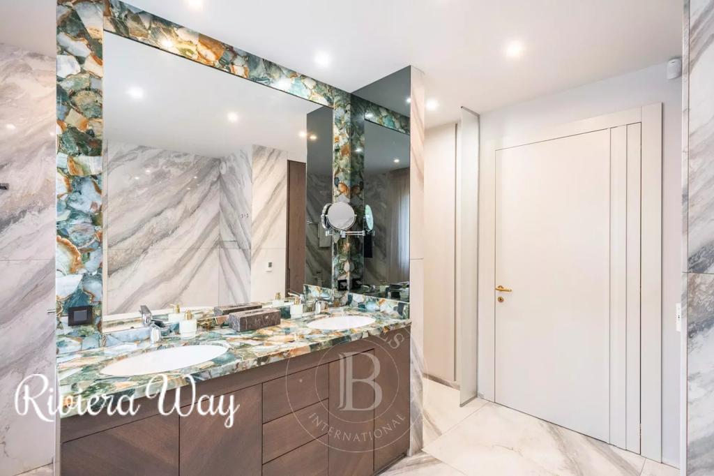 6 room apartment in Cannes, photo #3, listing #102086838